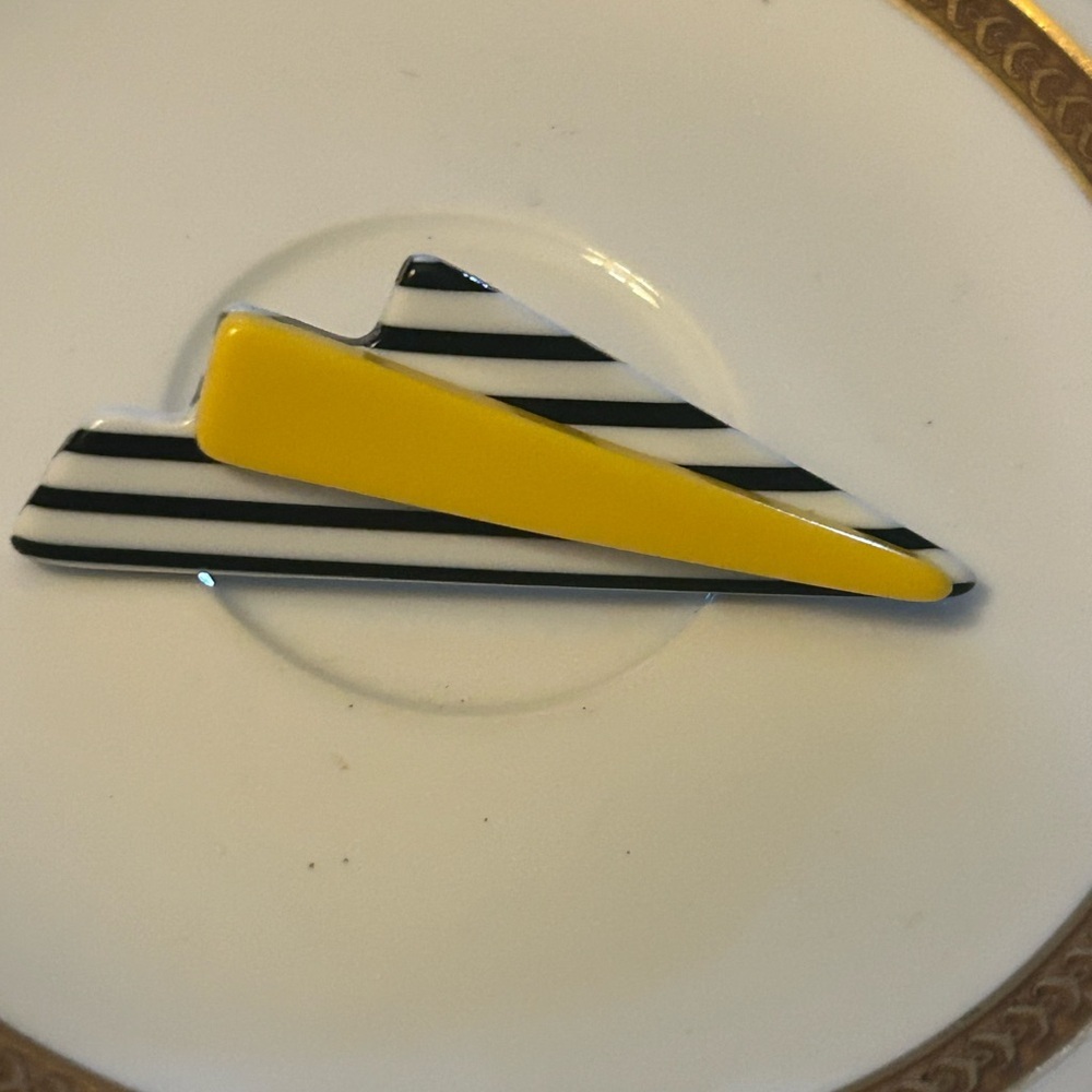 Vintage Art Deco Style Black Yellow & White Geometric Lucite Brooch - Picture 3 of 7